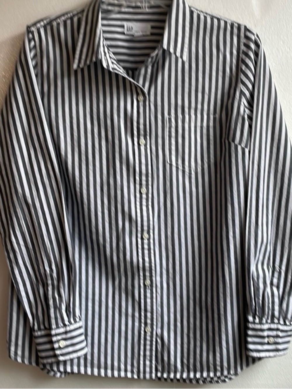 Gap fitted boyfriend button down striped shirt size medium